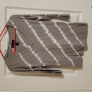 Tan and white 3/4 length Vneck tee